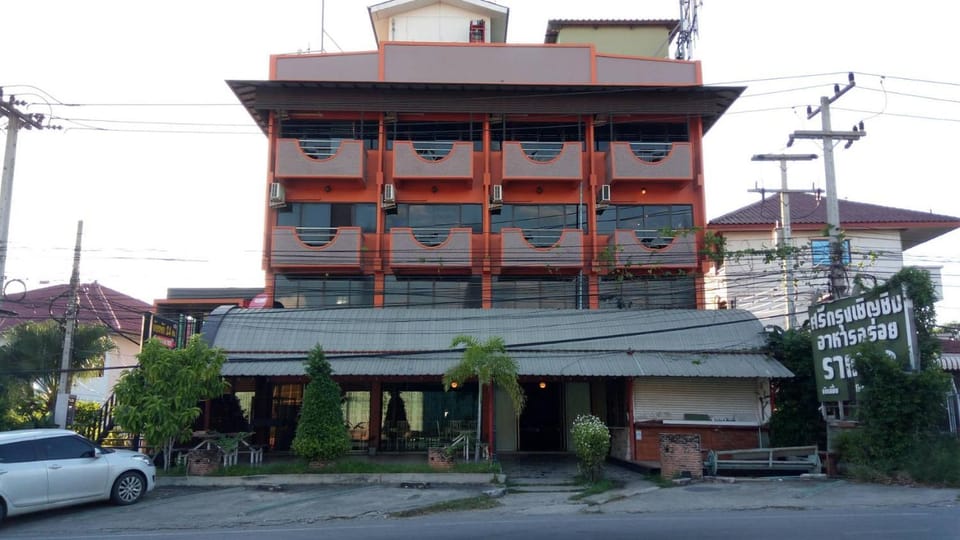 ศรีกรุงดีลักซ์โฮเตล Hotel in Laos