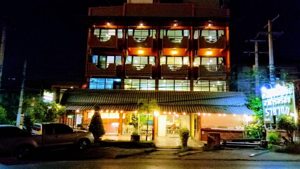 ศรีกรุงดีลักซ์โฮเตล Hotel in Laos