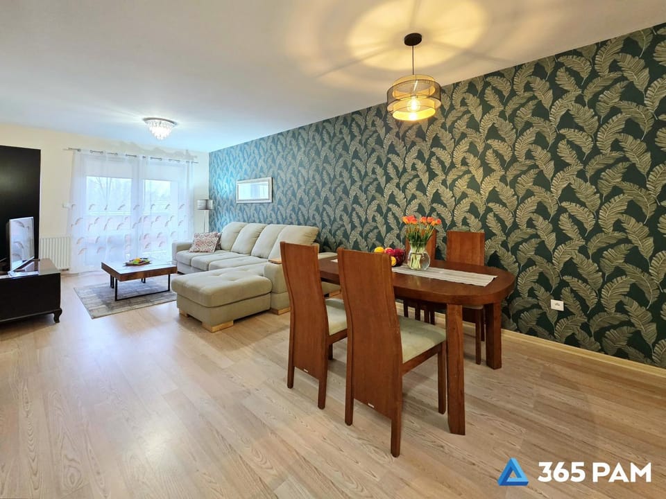 TV and multimedia, Living room, Photo of the whole room, Seating area, Dining area, Bedroom