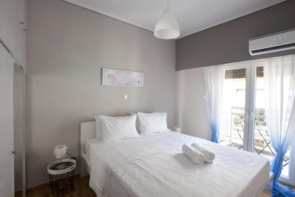 Zan Moreas, A simple & minimal apartment Apartment in Athens