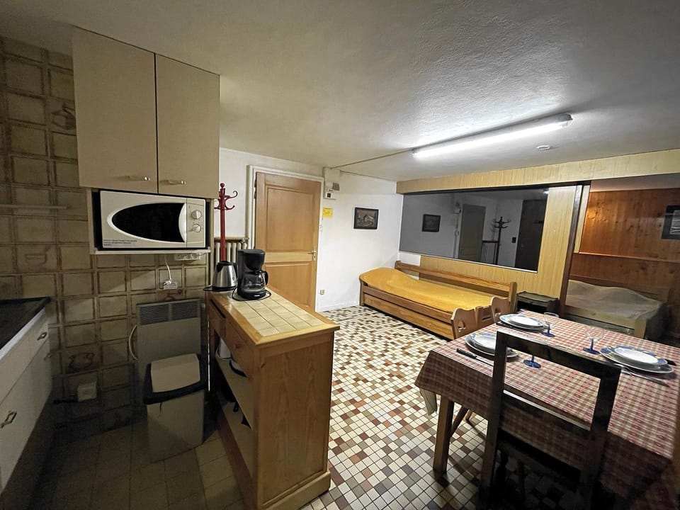 TV and multimedia, Kitchen or kitchenette, Living room, minibar, stove