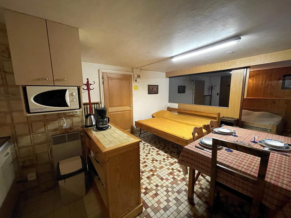 Bed, TV and multimedia, Kitchen or kitchenette, Living room, Dining area, minibar, stove