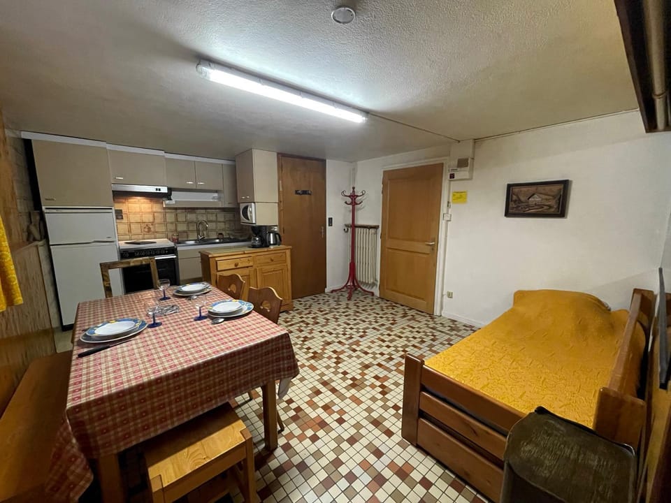 Kitchen or kitchenette, Living room, Dining area