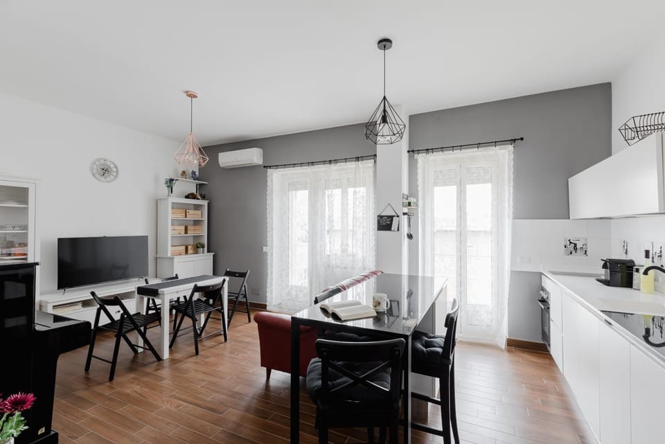 TV and multimedia, Coffee/tea facilities, Balcony/Terrace, Kitchen or kitchenette, Living room, Seating area, Dining area