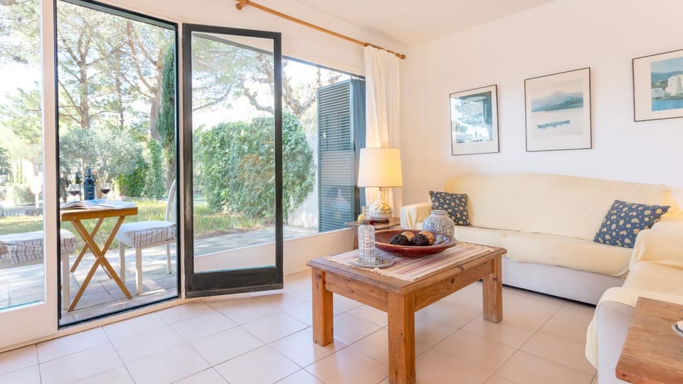 Patio, View (from property/room), Balcony/Terrace, Living room, Seating area, Dining area