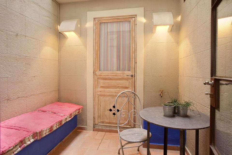 Romantic In Trendy Gracia Apartment in Barcelona