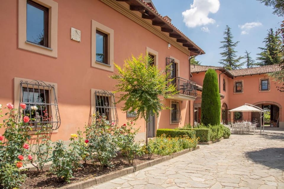 Property building, Restaurant/places to eat