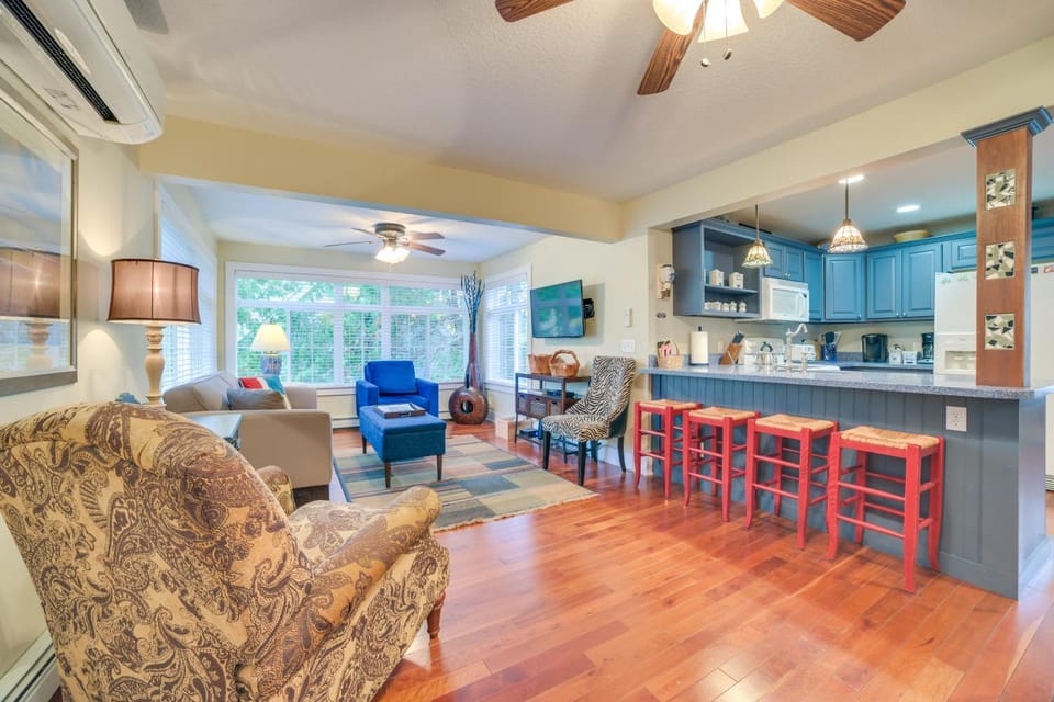 Day Trips to Boyne Mtn! Downtown Charlevoix Duplex House in Charlevoix