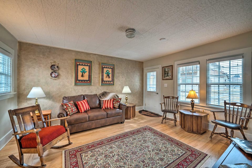 Well-equipped Cody Cottage 2 Miles to Cody Rodeo! House in Cody