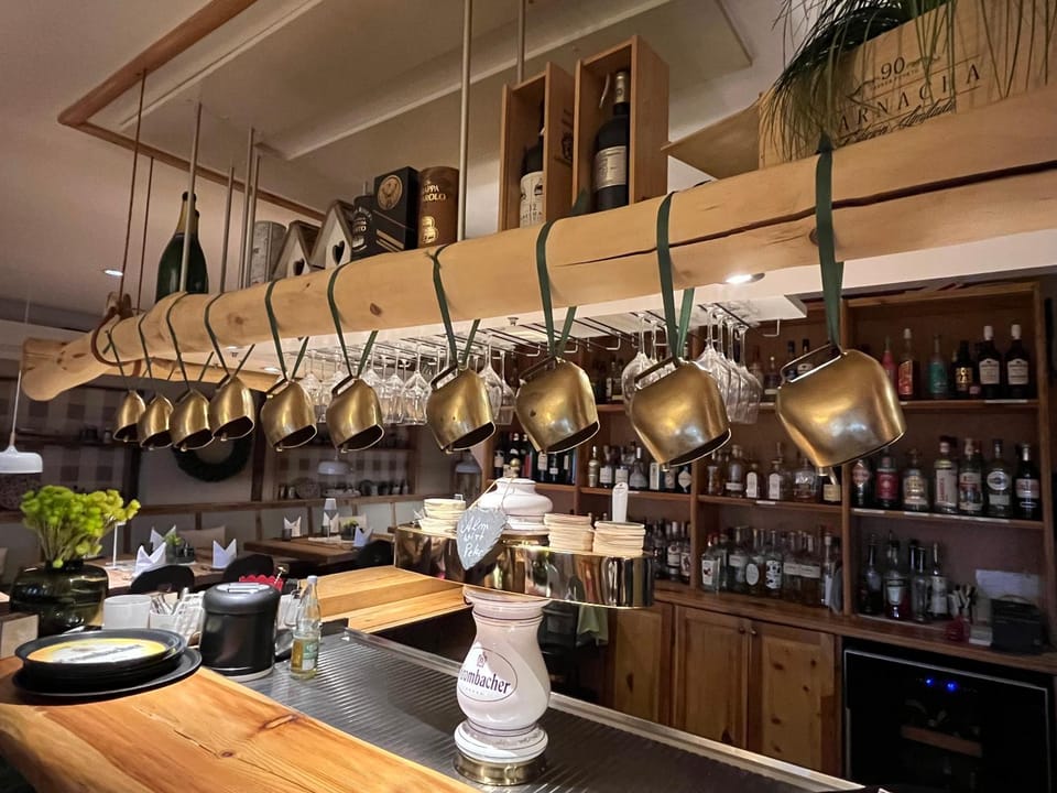 Restaurant/places to eat, Food and drinks, Food, Drinks