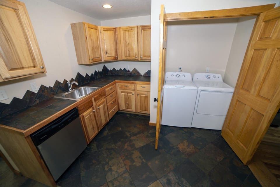 Kitchen or kitchenette, dishwasher, washing machine