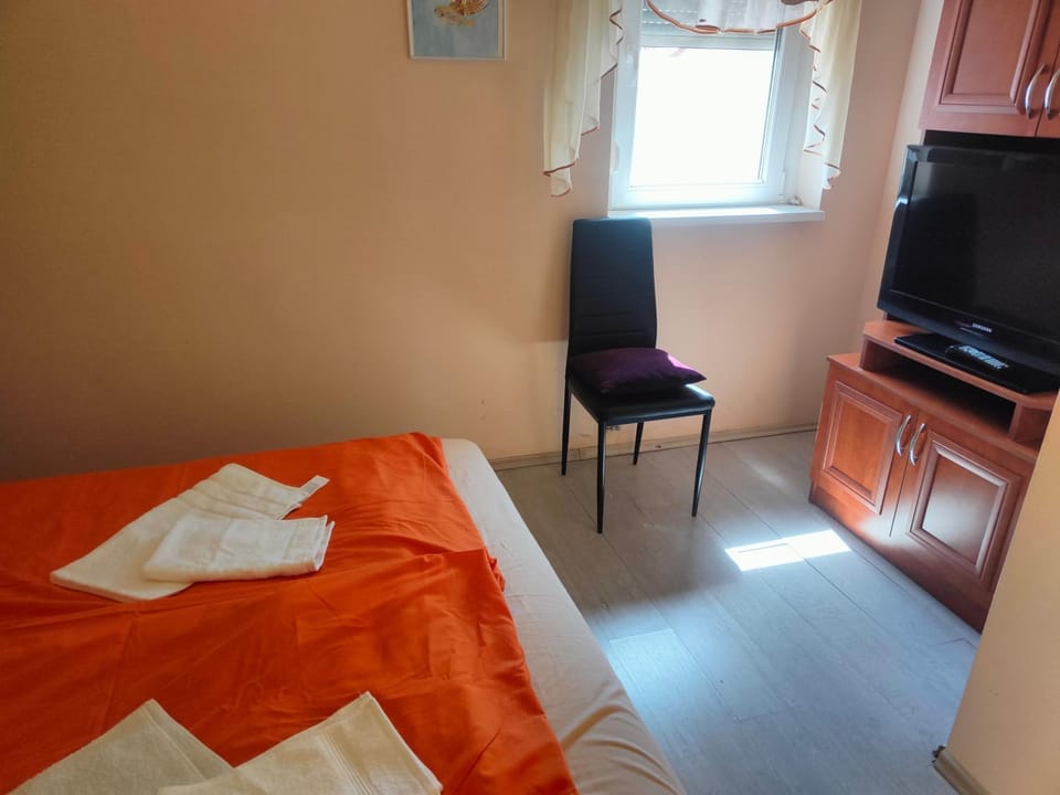 TV and multimedia, Bedroom, towels