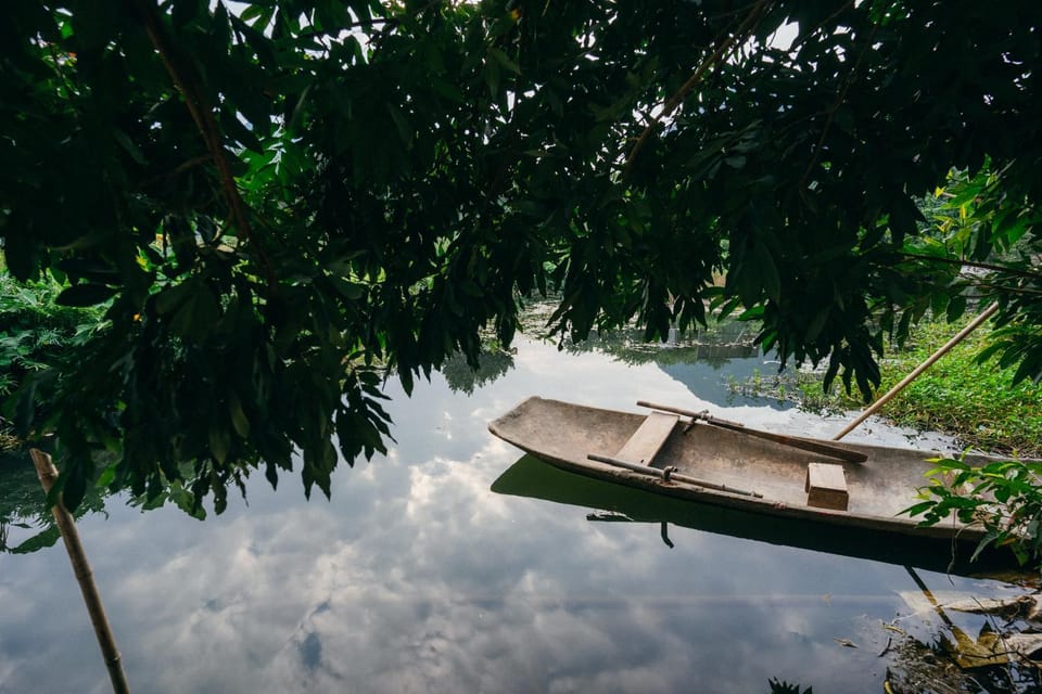 Canoeing, Lake view