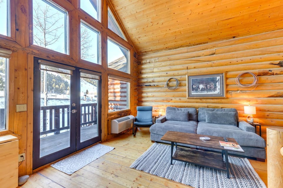 Jackson Condo w/ Fireplace < Half Mi to Snow King! House in Jackson