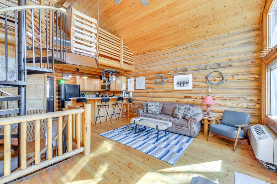 Cozy Mountain Condo Across From Snow King Ski Mtn! House in Jackson