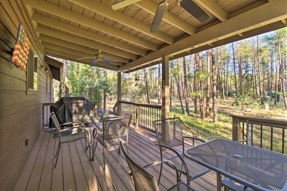 1 Mi to Rainbow Lake: Newly Built & Woodsy Retreat House in Pinetop-Lakeside