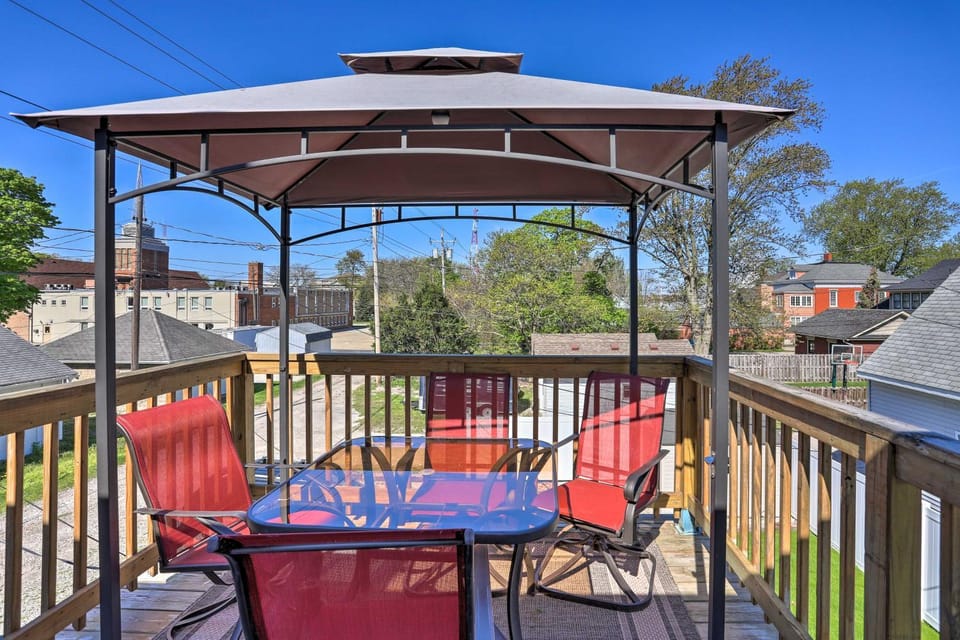 Port Clinton Getaway - Walk to Beach and Restaurants House in Port Clinton