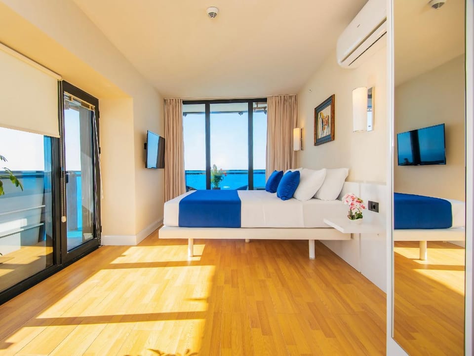 Photo of the whole room, Bedroom
