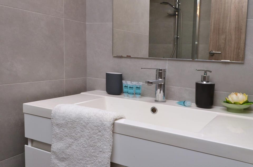 Koukaki, a minimal studio Apartment in Kallithea
