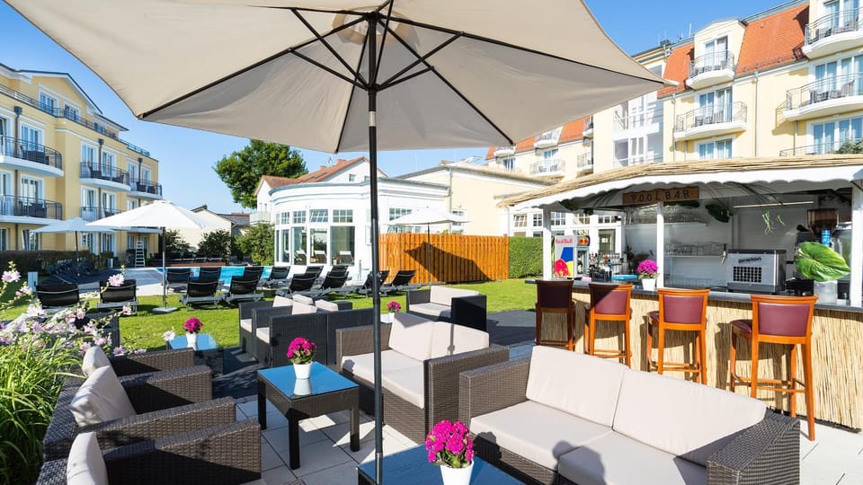 Garden, Lounge or bar