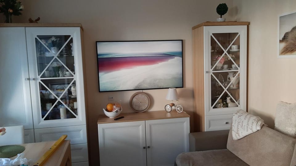 Communal lounge/ TV room, TV and multimedia, Living room