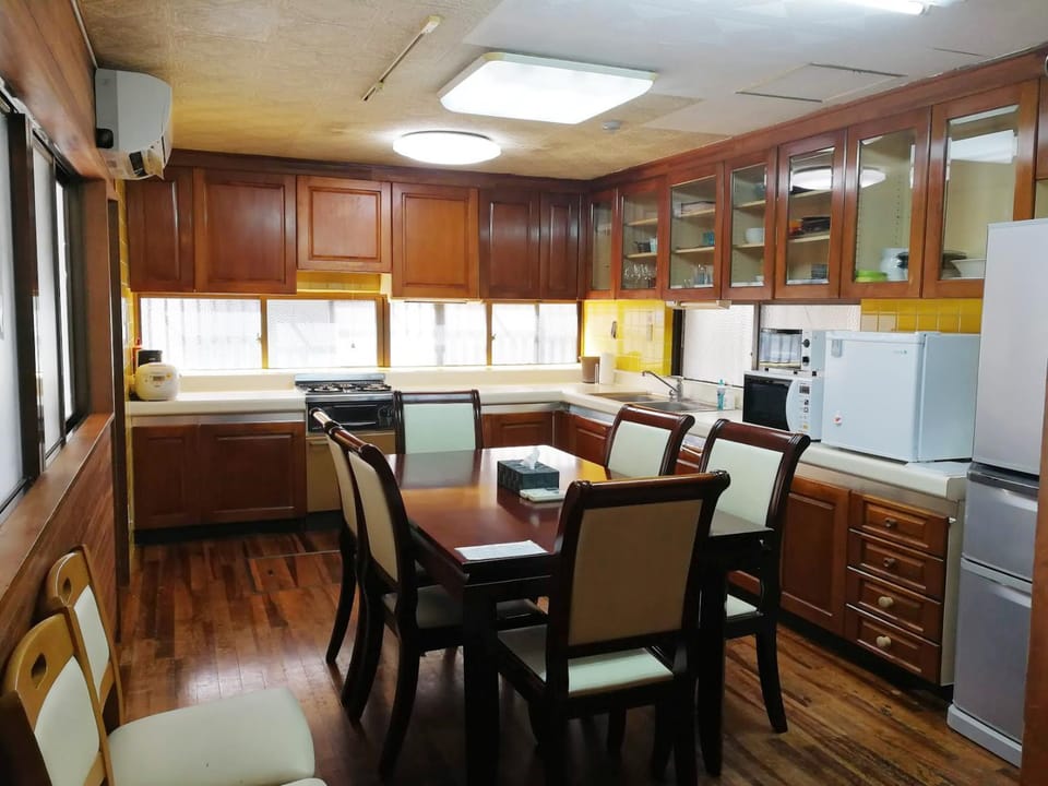 NahaCentaral_10Beds7roomsHouse_190sqm_FreeParking Villa in Naha