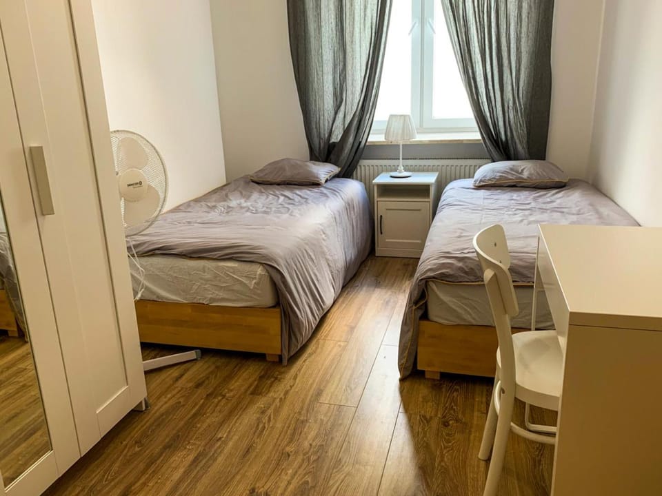 Bed, Photo of the whole room, Decorative detail, Bedroom, fireplace