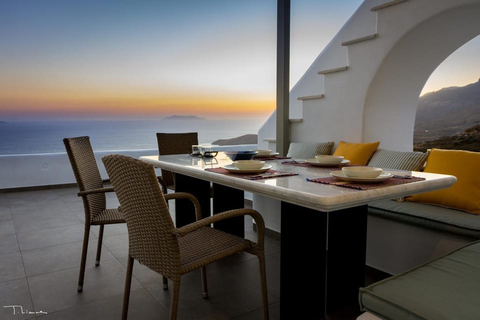 View (from property/room), Dining area, Sea view