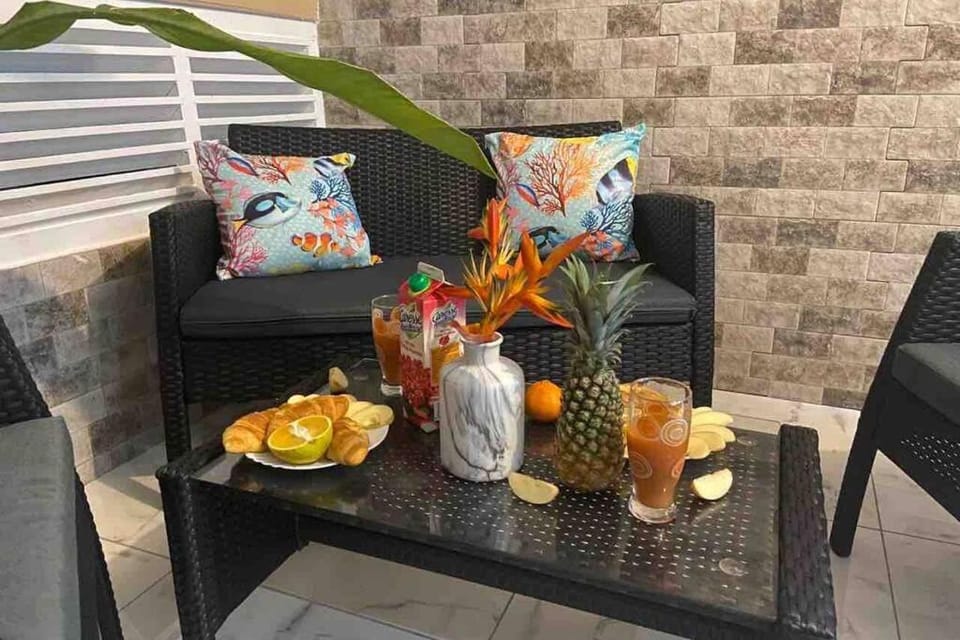 DUPLEX 5 ÉTOILES ENTRE MARINA ET GOLF INTERNATIONAL Apartment in Grande-Terre, Guadeloupe