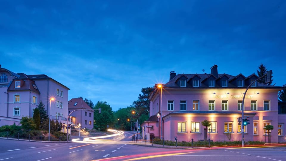 Neighbourhood, Street view