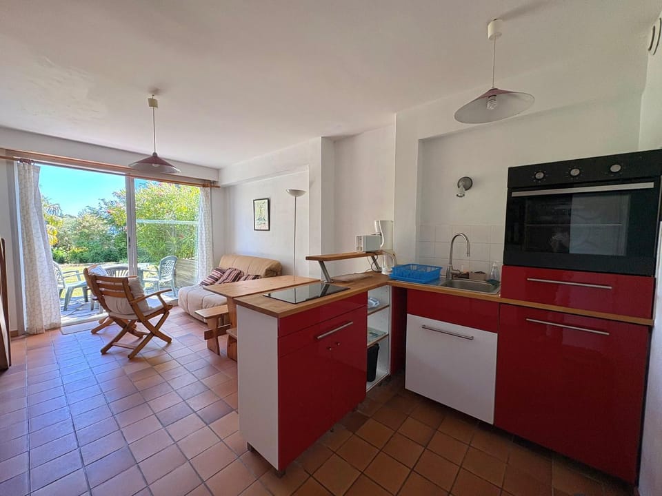 Kitchen or kitchenette, Living room, Seating area, Dining area, dishwasher, oven, stove