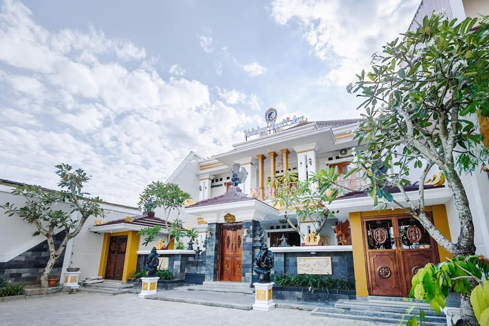 Facade/entrance
