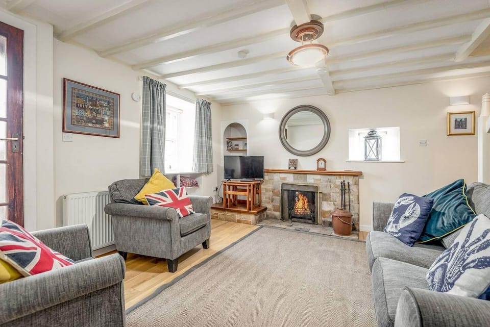 Communal lounge/ TV room, Living room