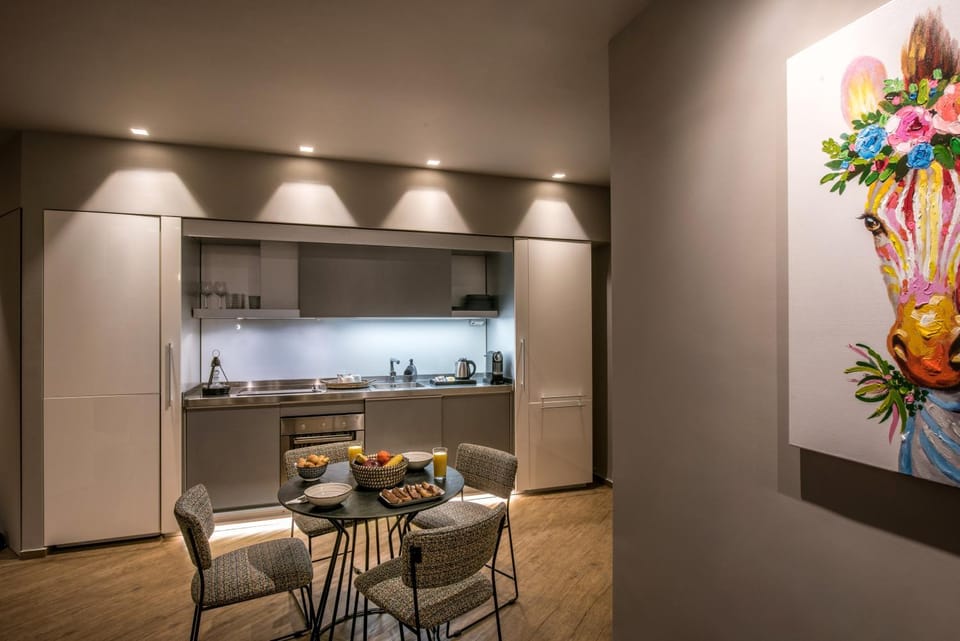 Kitchen or kitchenette, Dining area, Communal kitchen