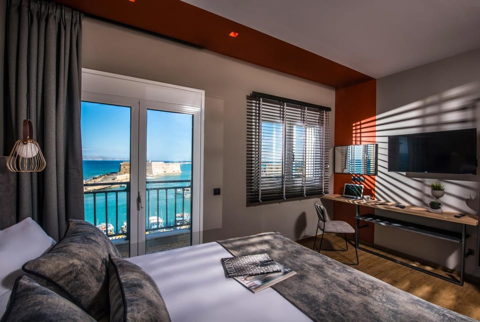 Photo of the whole room, Sea view