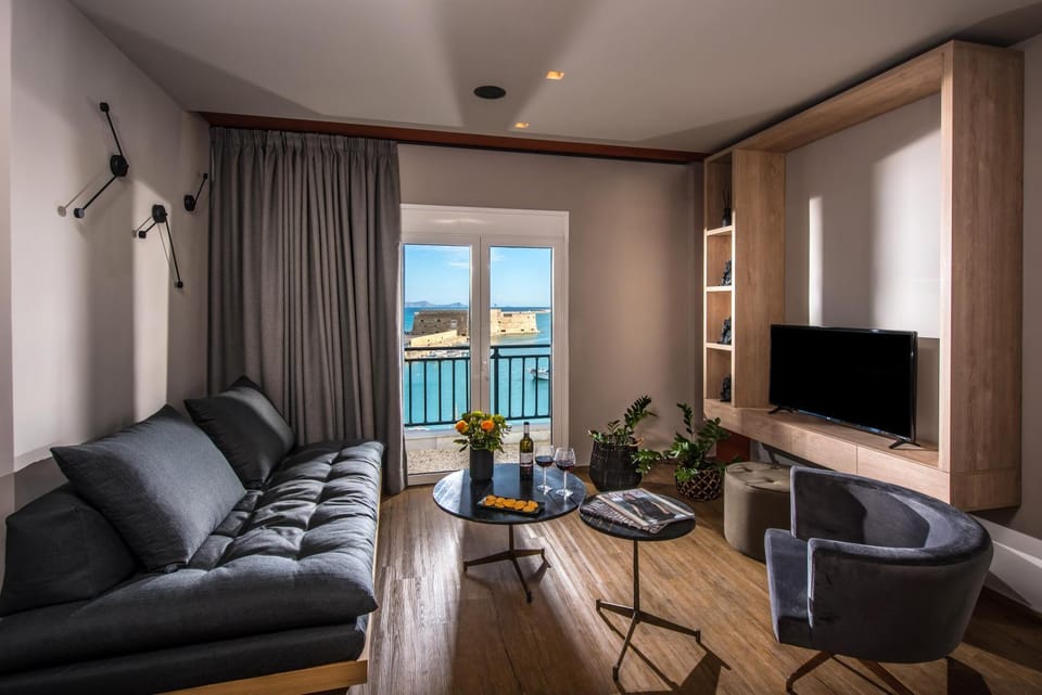 Communal lounge/ TV room, TV and multimedia, Living room, Seating area