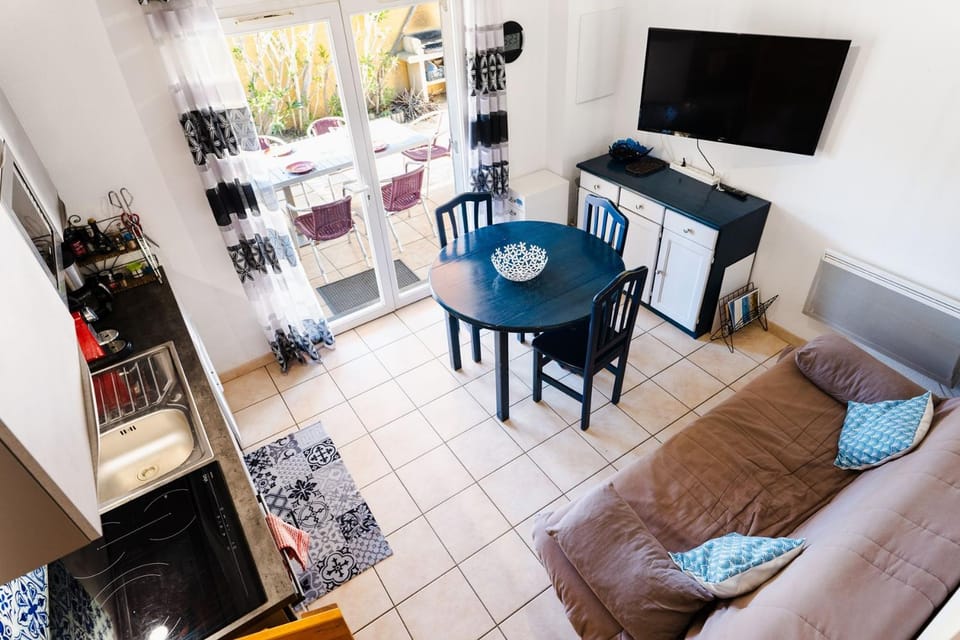 HOLIDAYLAND VILLA 427 VILLA T3 rénové 6 couchages - NARBONNE-PLAGE Villa in Narbonne