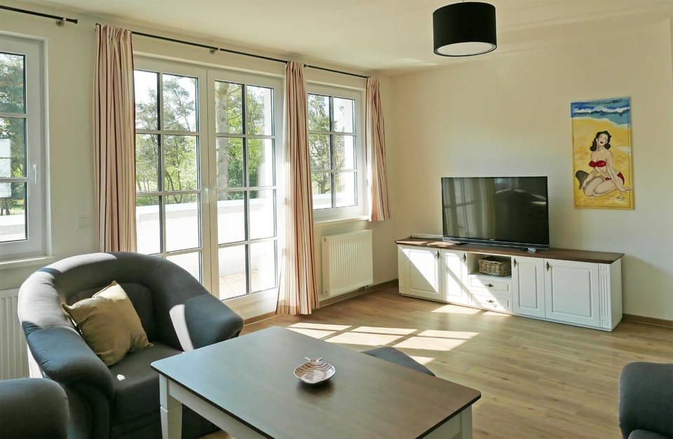 TV and multimedia, Living room, Dining area