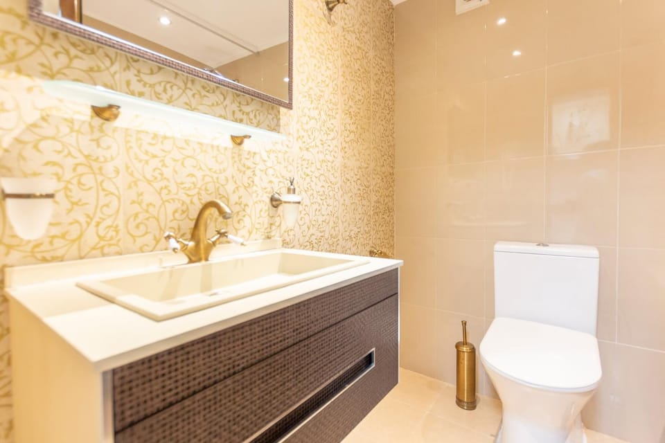 Toilet, Bathroom, Bath