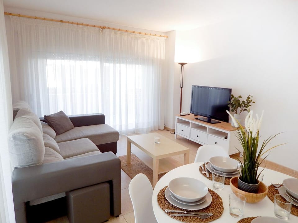 Communal lounge/ TV room, Dining area