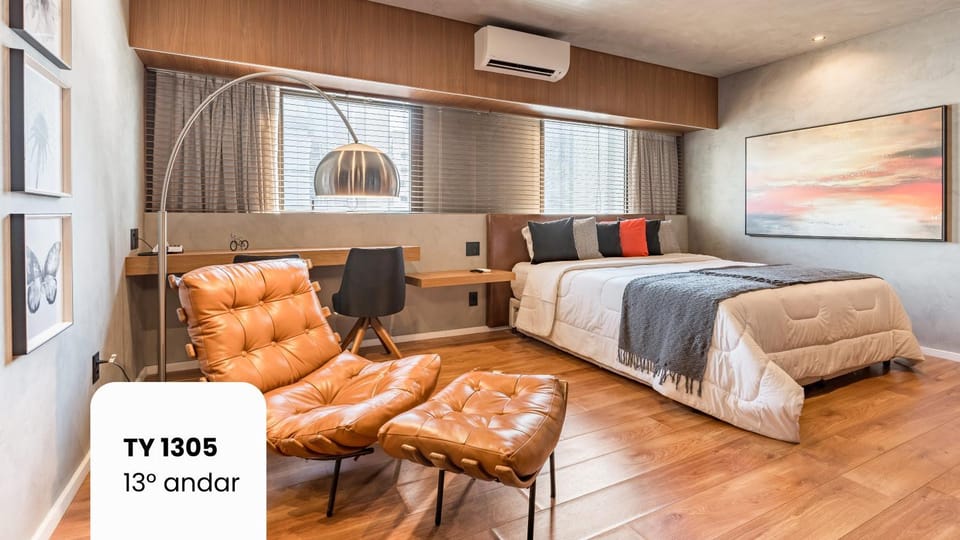 Bed, Photo of the whole room, Seating area, Bedroom, air conditioner