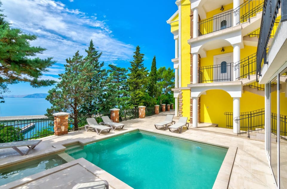Property building, Sea view, Swimming pool, Swimming pool