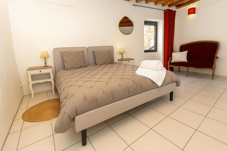 Bed, Seating area, Bedroom