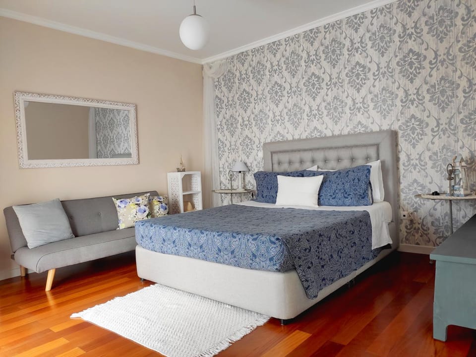 Bed, Photo of the whole room