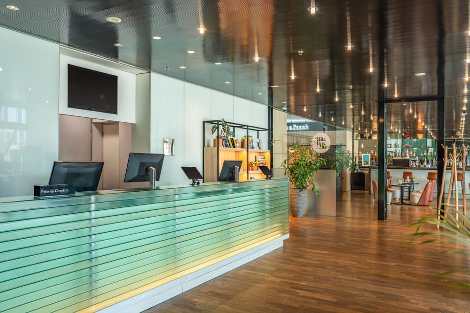 Facade/entrance, TV and multimedia, Lobby or reception, Lounge or bar