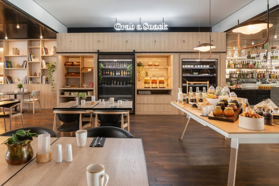 Restaurant/places to eat, Coffee/tea facilities, Lounge or bar, Food and drinks, Dining area, Breakfast, Drinks