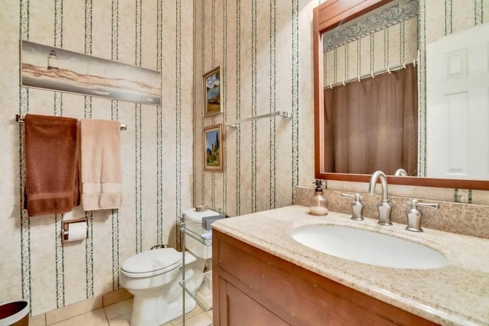 PRIVATE POOL w/Full Amenities by BLD & Joe Pool LK House in Mansfield