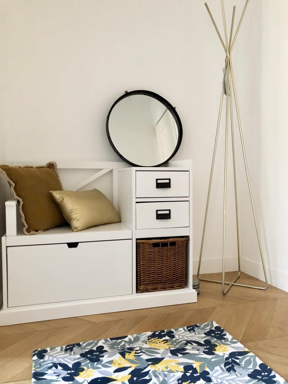Charming and modernly designed 2 bedroom - Old Town Apartment in Antibes