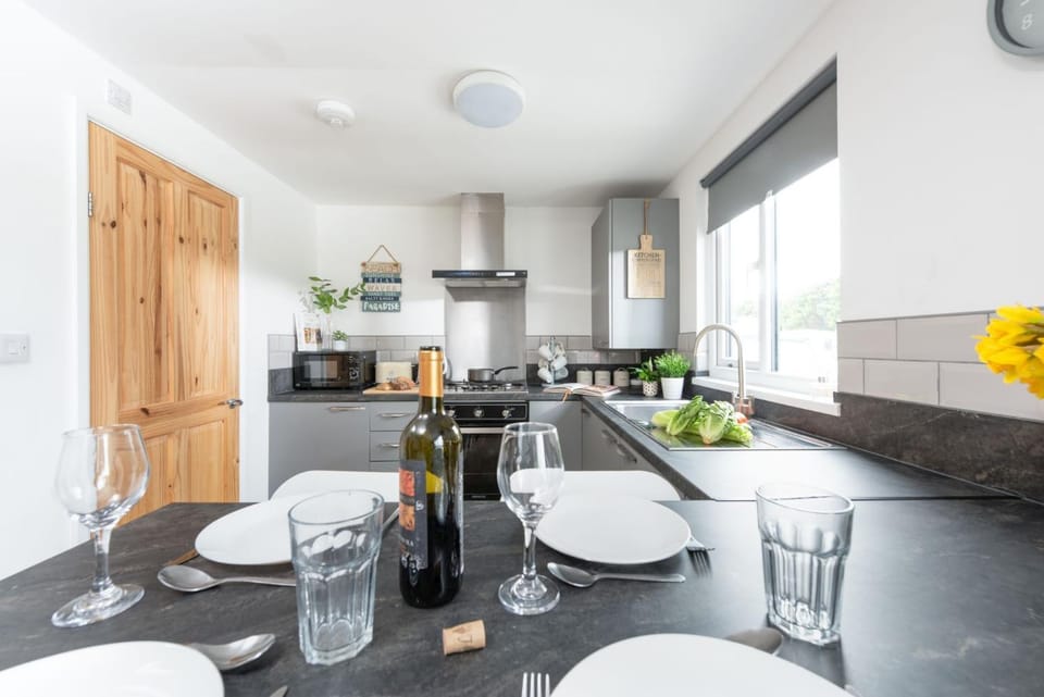 Dining area, kitchen