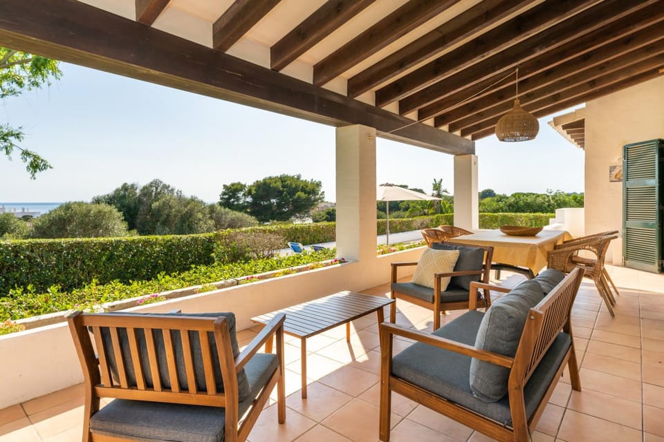 Property building, Balcony/Terrace, Living room